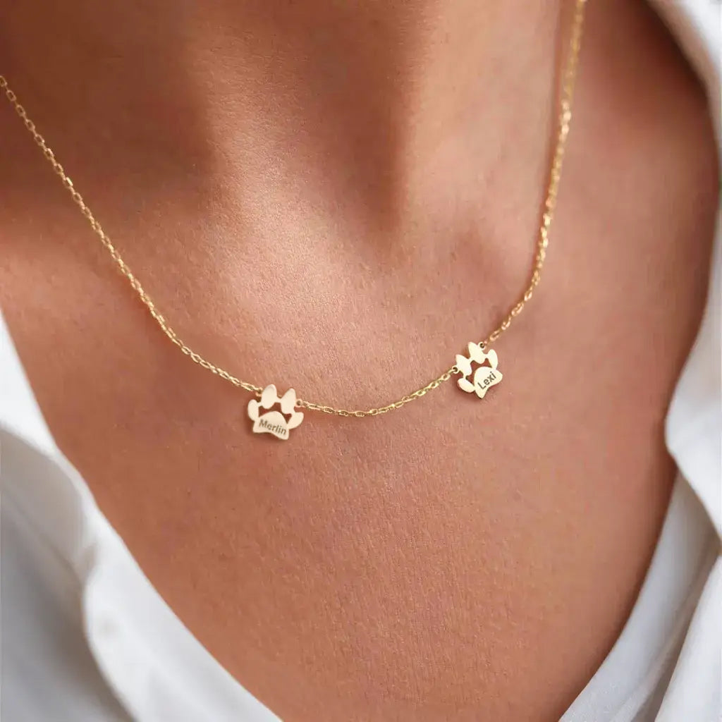 Collana personalizzata con nome e zampe allineate