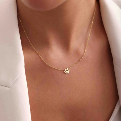 Collana personalizzata con nome e zampe allineate