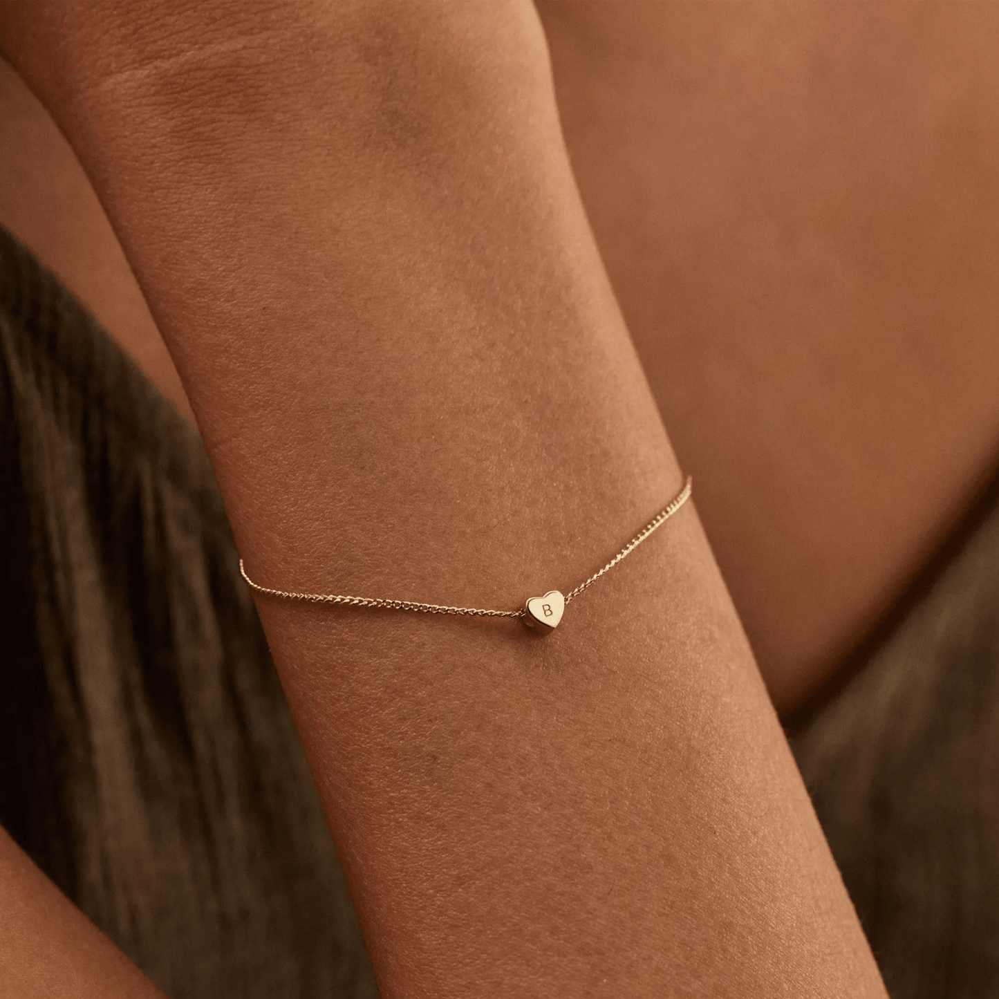 Bracciale personalizzato con iniziale e ciondolo a forma di cuore